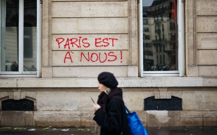 Πρώτος θάνατος από τα επεισόδια στη Γαλλία: Νεκρή 80χρονη από δακρυγόνο